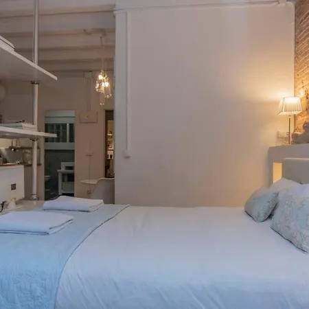 Exclusive 2 Bedroom In The Center *
